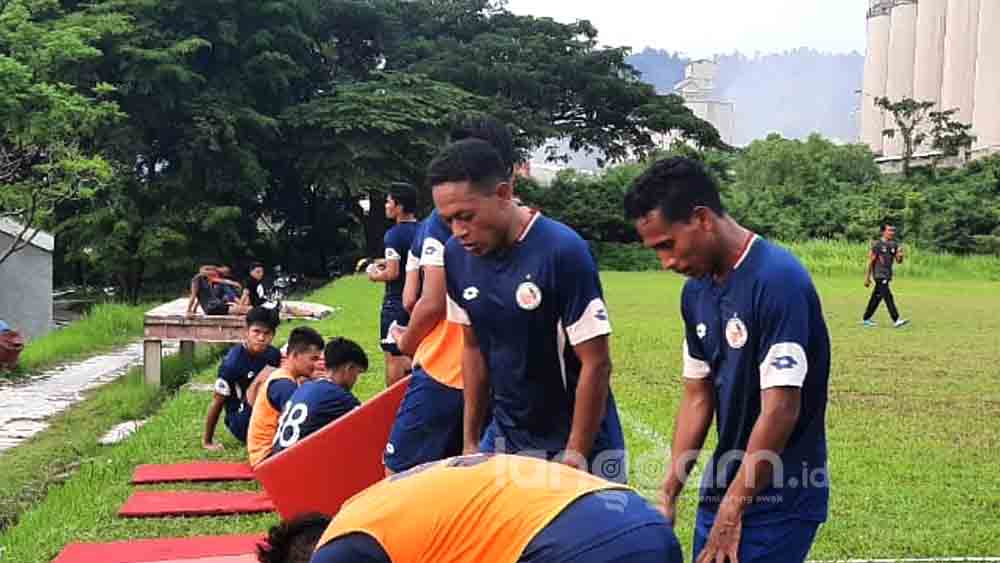 Semen Padang Fc Datangkan Mantan Pemain Persipura Yohanis Tjoe