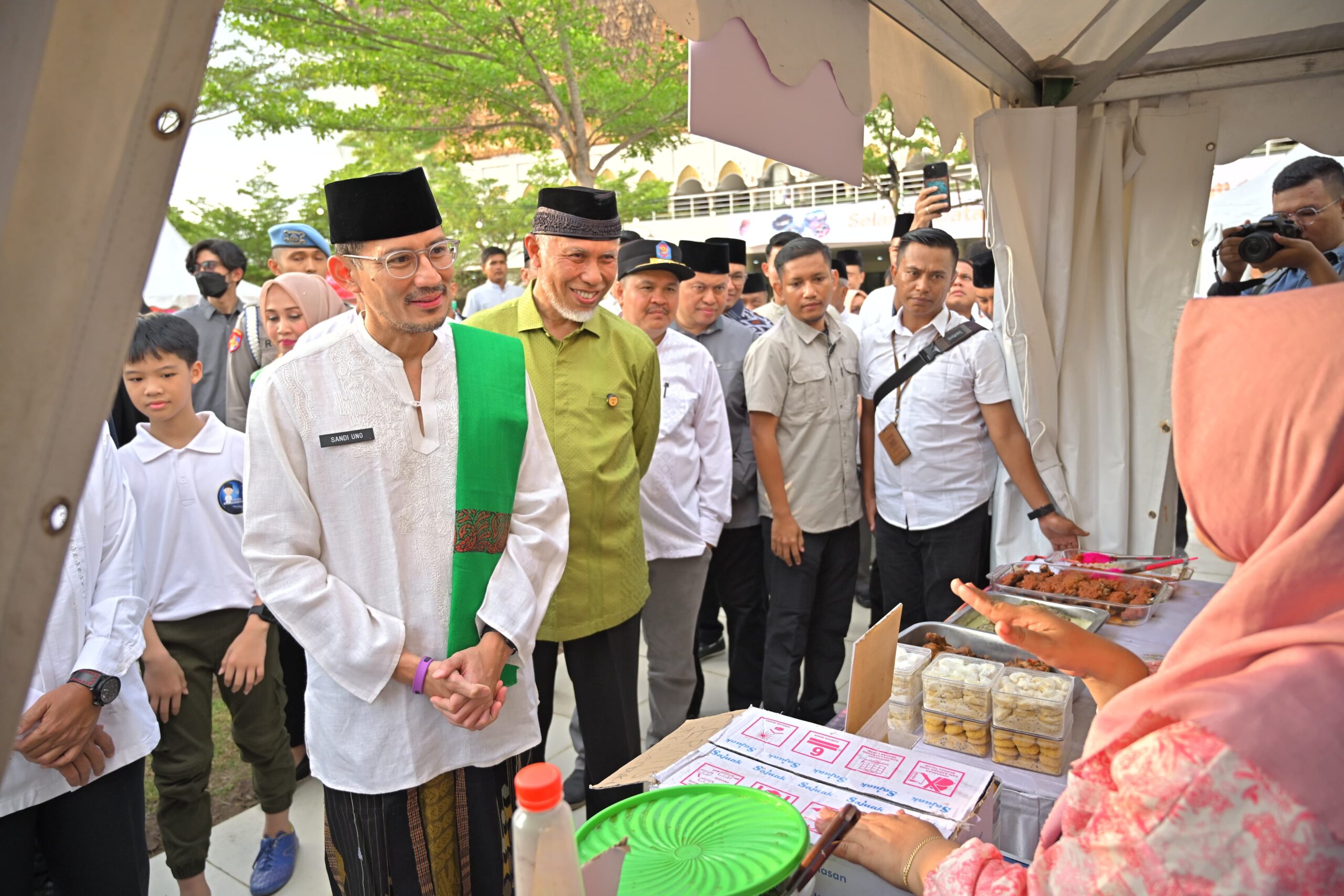 Menparekraf Sandiaga Uno Persen Wisatawan Datang Ke Sumbar Karena