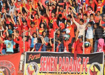 Suporter Semen Padang FC (Doc. Arjuna)