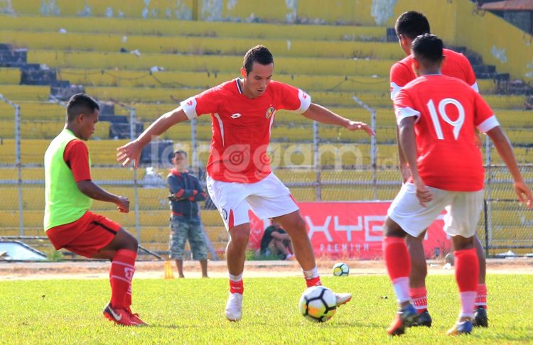 Nildo Juffo saat latihan di Semen Padang FC Sabtu (19/1/2019). Foto: (Rahmadi)