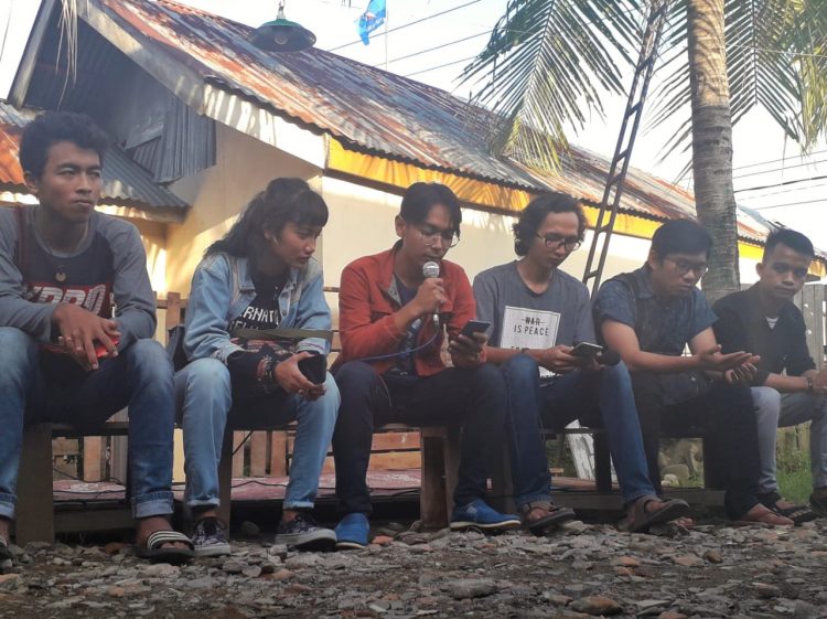 Komunitas Masyarakat Peduli Pengetahuan, Padang, Sumbar, menyampaikan Deklarasi Tolak Penyitaan Buku. (Foto: Langgam.id/ Syahrul R)