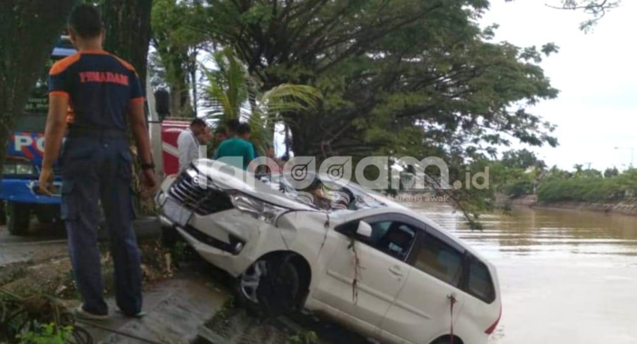 Mobil Terjun ke Banda Bakali, 1 Orang Hilang