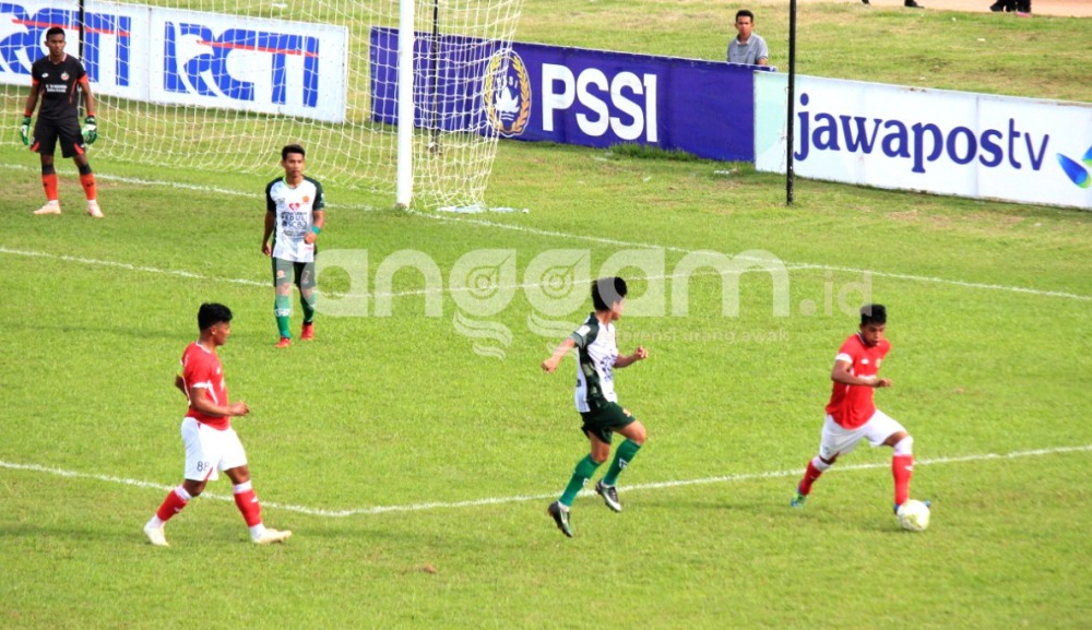 PS Tira Tundukkan Semen Padang FC 2-1
