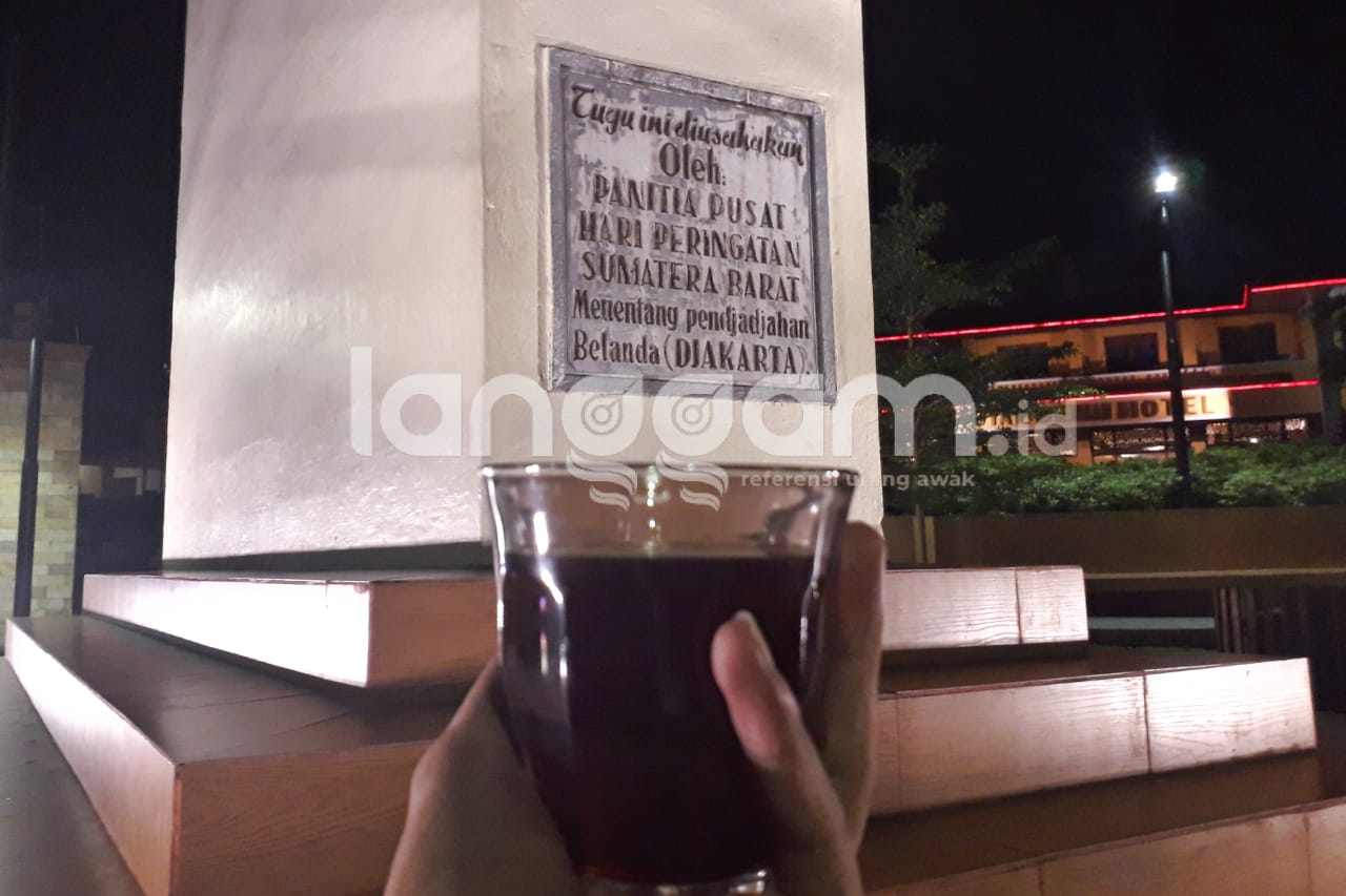 Segelas Kopi Bendi dan Malam Dingin di Bukittinggi