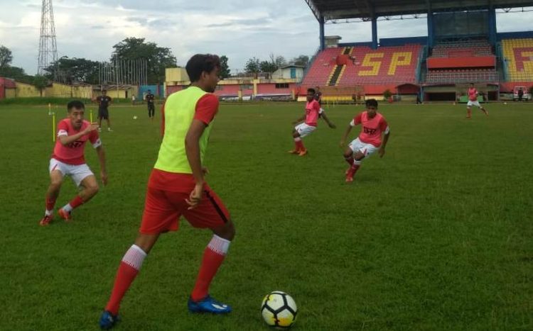 Suasana latihan Semen Padang FC (Foto: Rahmadi)