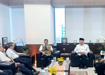 Wali Kota Padang, Mahyeldi Ansharullah menemui Kepala BNPB Pusat, Doni Monardo di Jakarta (Foto: Humas Pemko Padang)
