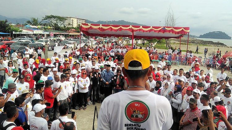 SPJ deklarasi dukung Jokowi-Ma'ruf di kawasan Danau Cimpago, Padang (Foto: SPJ)