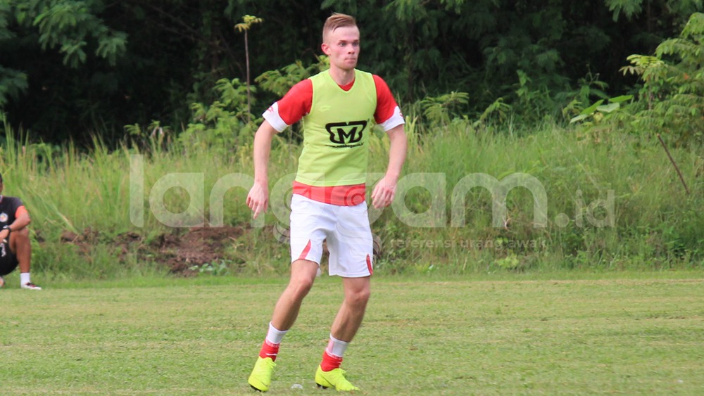 Striker SPFC Tristan Koskor Ungkap Beda Sepak Bola Indonesia dan Estonia