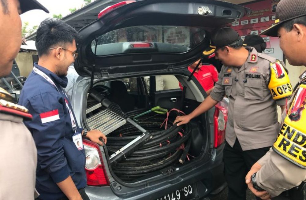 2 Pencuri Embat Kabel Optik Pakai Seragam, Telkom Rugi Rp17 Miliar