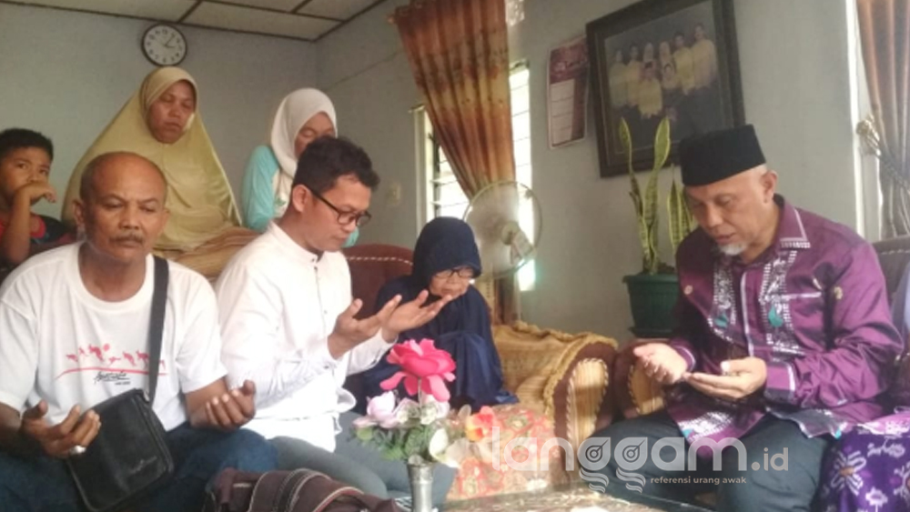 Wali Kota Padang Kunjungi Kediaman Orang Tua Zulfirman Syah