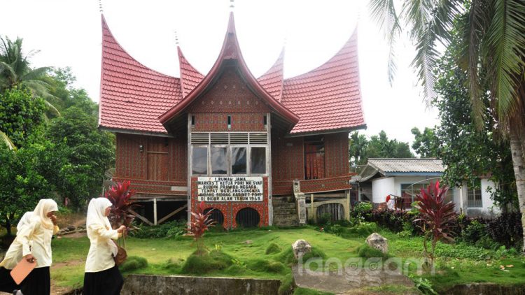 'Istana' Bidar Alam, rumah sekaligus kantor Ketua PDRI Sjafruddin Prawiranegara di Bidar Alam, Solok Selatan. (Foto: Hendra)