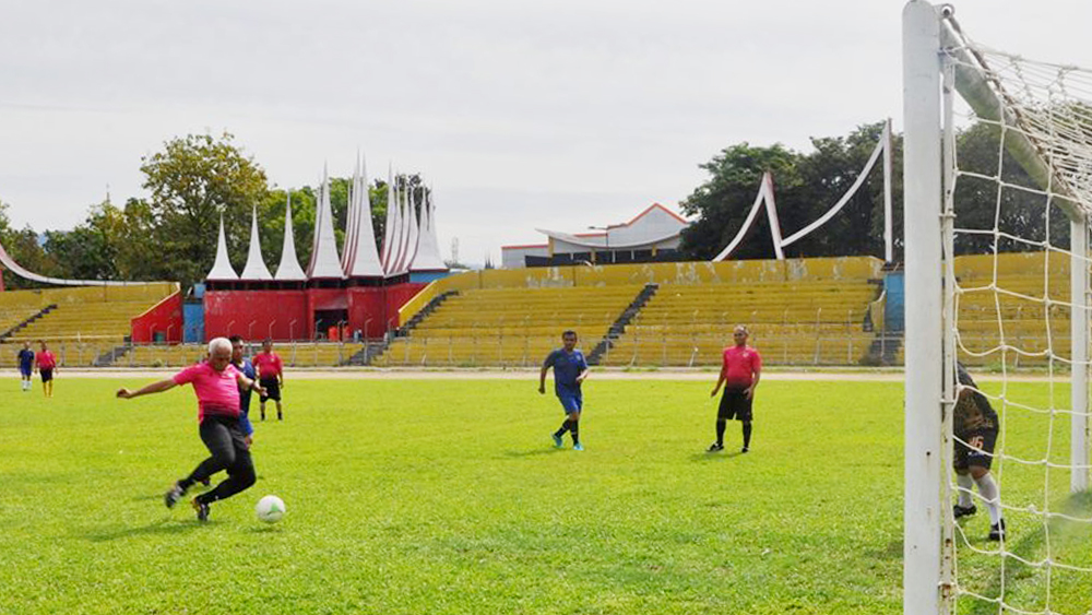 Rayakan HUT Bank Nagari, Wali Kota Padang Cetak 2 Gol dalam Pertandingan Persahabatan