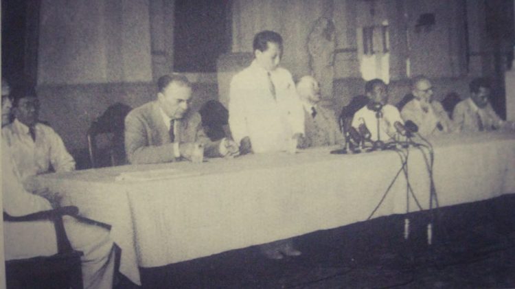 Sutan Sjahrir berpidato saat penandatanganan Perjanjian Linggarjati,(Foto: Repro Buku Terobosan Sukarno dalam Perjanjian Linggarjati)