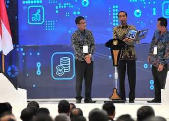 Presiden Jokowi berdialog dengan peserta Rapat Kerja Kementerian Perdagangan, di Hall 3a ICE BSD, Kabupaten Tangerang, Selasa (12/3) pagi. (Foto: Jay/Humas- setkab,go.id)