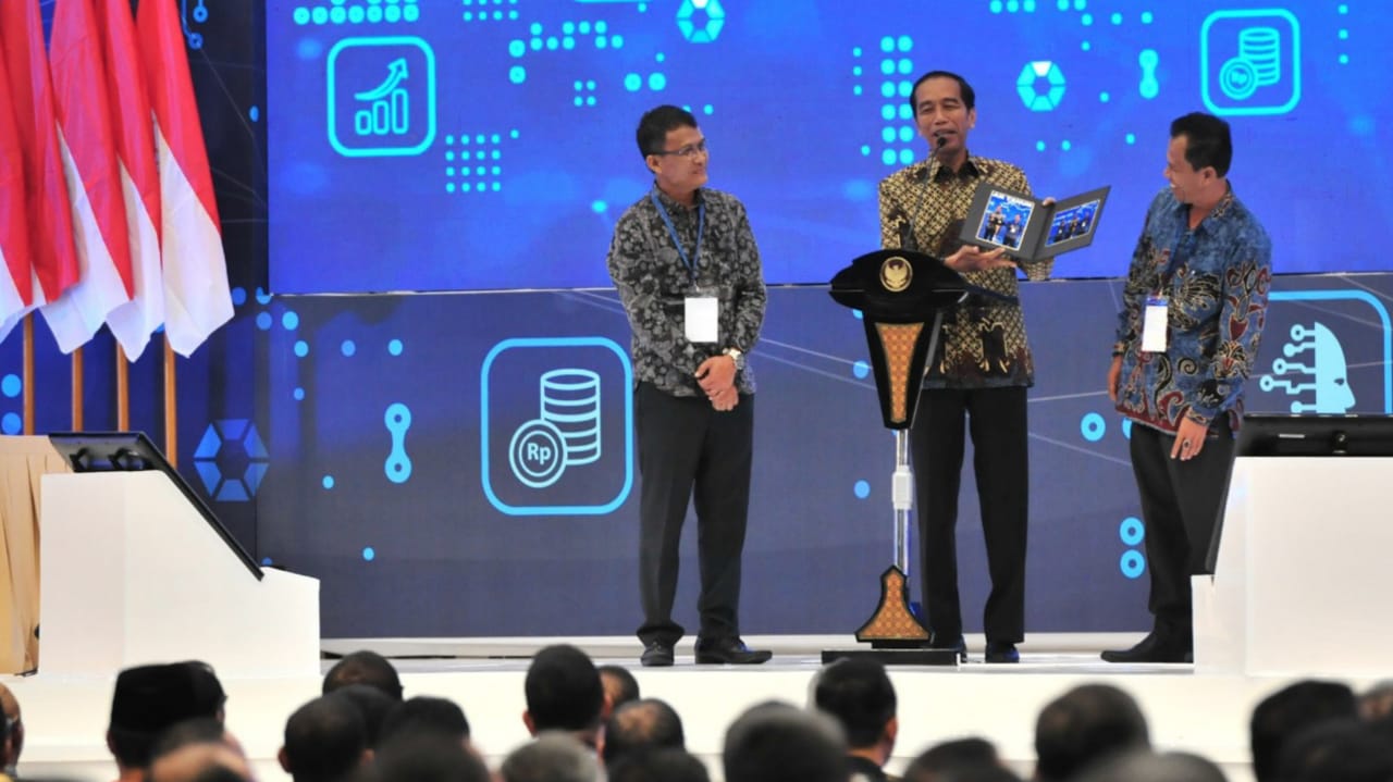 Di Atas Panggung, Presiden Setujui Rp50 Miliar untuk Pasar Batusangkar