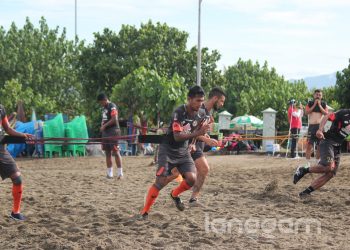 Tim Semen Padang latihan di Pantai Padang, Sabtu (30/3/2019). (Foto: Rahmadi)