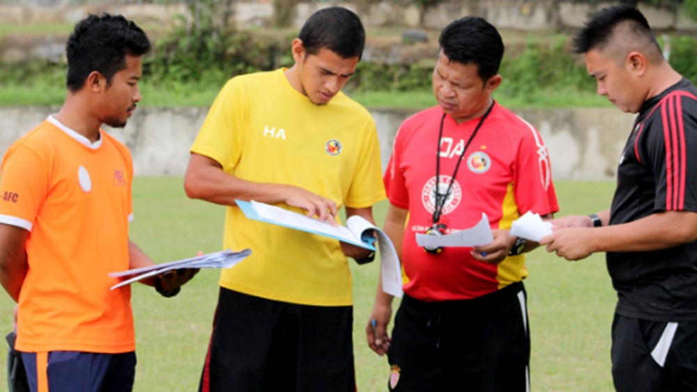 Hengki Ardiles Ditunjuk Jadi Asisten Pelatih Semen Padang FC U-20