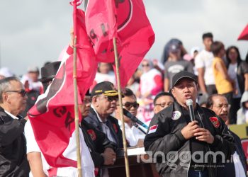 Sejumlah kepala daerah yang hadir dalam kampanye Jokowi-Ma'aruf di Padang menyampaikan orasinya (Foto: FZ)