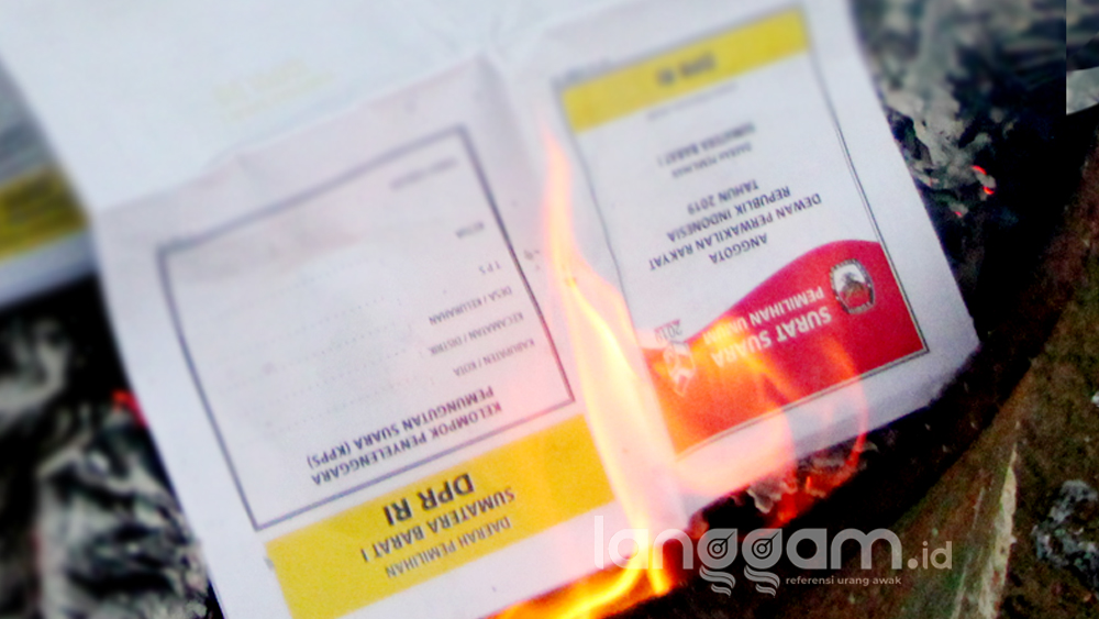 Gudang Penyimpanan Kotak Suara di Pessel Terbakar