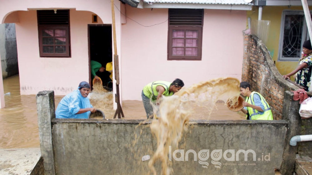Hujan Deras, Sejumlah Rumah di Nanggalo Terendam Banjir