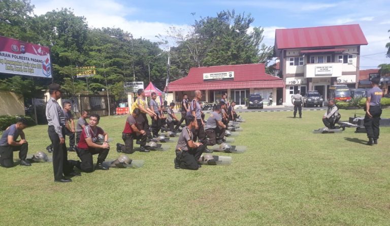 Bersiap, Dalmas Polresta Padang Gelar Latihan Fisik
