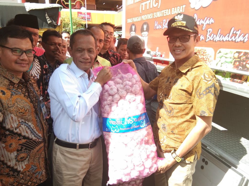 Tekan Harga Lewat Impor, Sumbar Diguyur 46 Ton Bawang Putih Asal China