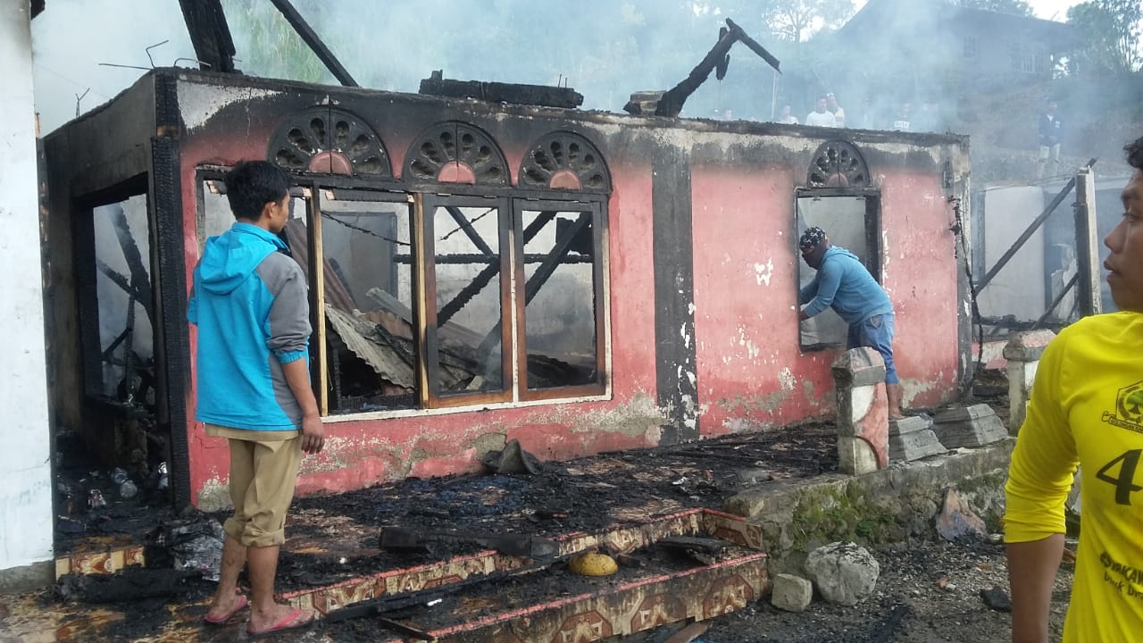 3 Petak Rumah Warga Solok Hangus, Kaki Pemilik Ikut Terbakar