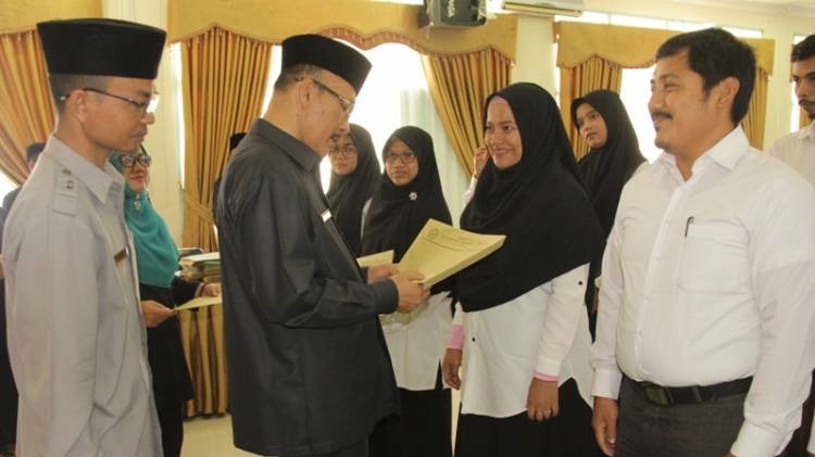 Serahkan SK Tahap II: Begini Pesan Kakanwil untuk CPNS Kemenag Sumbar