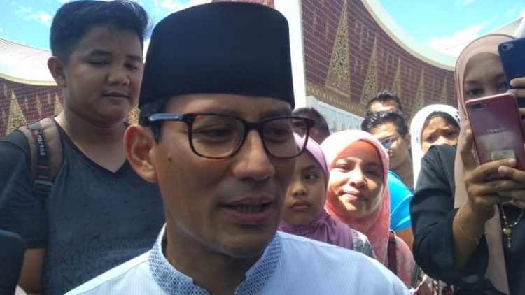 Calon Wakil Presiden Sandiaga Uno di Masjid Raya Sumbar usai kunjungi PPK Koto Tangah, Padang. (Foto: Rahmadi)
