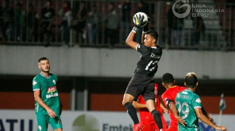 Penjaga gawang Semen Padang FC Teja Pakualam saat menghadapi PSS Sleman. (Foto: Liga Indonesia Baru)