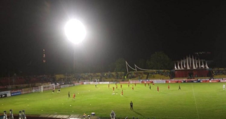 Semen Padang vs Persib Bandung di Stadion GOR Haji Agus Salim. (Foto: Rahmadi)