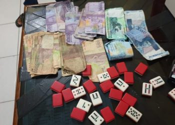 Barang bukti uang dan domino yang disita petugas. (Foto: Polres Padang Pariaman/tribratanews.sumbar.polri.go.id)