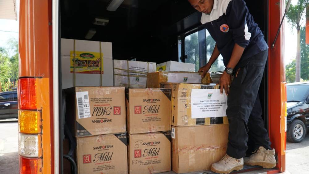 920 Kilogram Rendang untuk Korban Banjir Berangkat ke Bengkulu