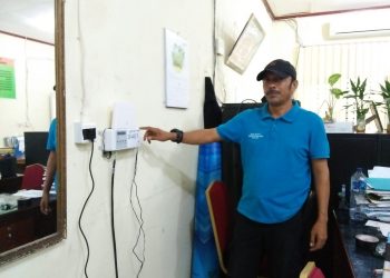 Pemasangan alat pendeteksi getaran gempa di perkantoran Kota Padang (ist)