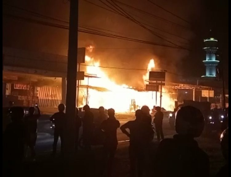 Kebakaran di Padang Lua Bukittinggi sebabkan macet di jalur mudik Padang-Bukittinggi (ist)