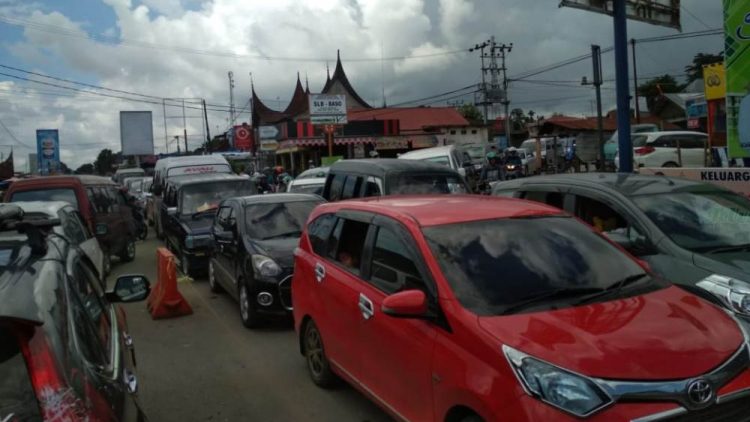 Ilustrasi - Arus lalu lintas di Baso, Jalan Raya Bukittinggi-Payakumbuh. (Foto: Dishub Sumbar)
