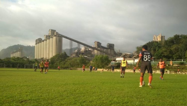 Semen Padang FC mematangkan persiapan dalam latihan setelah libur Lebaran 2019. (Foto: Rahmadi)
