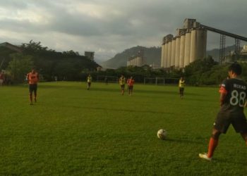 Latihan tim Semen Padang FC di Indarung, Padang. (Foto: Rahmadi)