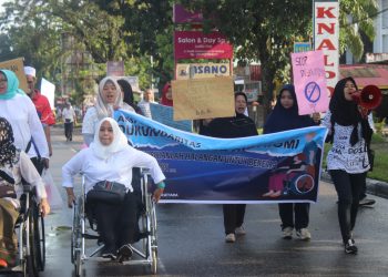 drg Romi mencari keadilan (Foto: Dokumen LBH Padang)