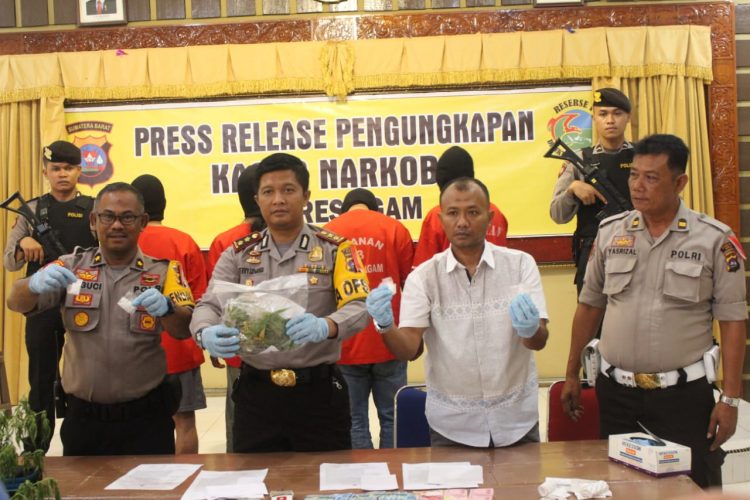 Empat pelaku penyalahgunaan narkoba jenis sabu dan ganja diringkus Polres Agam (Foto: Humas Polres Agam)