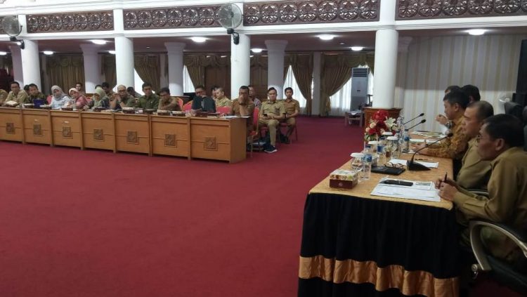 Rapat pembahasan kajian pemekaran desa Kepulauan Mentawai di Kantor Gubernur Sumbar. (Foto: Humas Pemprov)