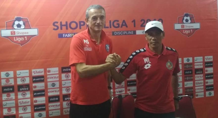 Milomir Seslija dan Pelatih Semen Padang Weliansyah