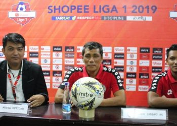 Konfrensi pers jelang laga Semen Padang FC vs Bhayangkara di Indarung, Padang, Selasa (16/7). Foto: Rahmadi