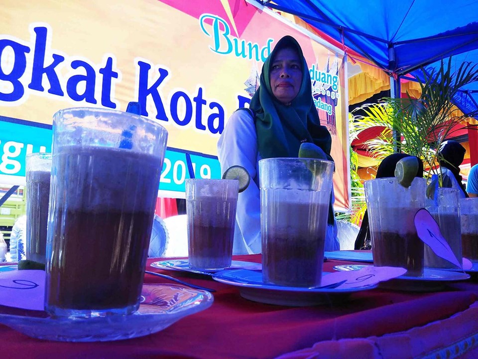 Padang Wacanakan Produksi Teh Talua dalam Saset