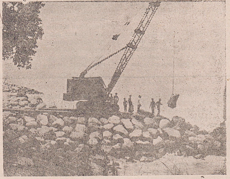 Menjinakkan Ombak: Pantai Padang dari Abrasi ke Abrasi