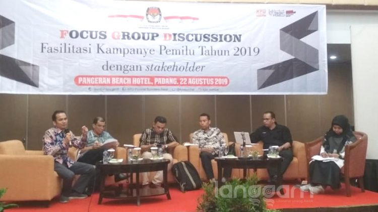 Focus Group Discussion (FGD) Fasilitasi Kampanye Pemilu 2019 yang digelar KPU Sumbar (Foto: Rahmadi)