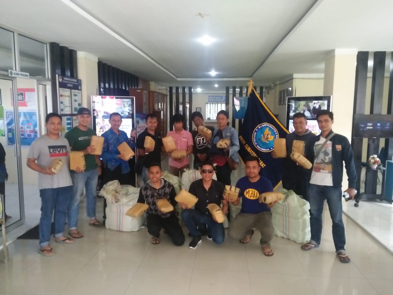 BNN Sumbar Gagalkan Peredaran 200 Kilogram Ganja di HUT ke-74 RI