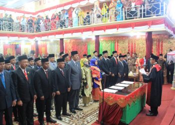 Pengambilan sumpah 35 anggota DPRD Kabupaten Solok periode 2019-2024 (ist)