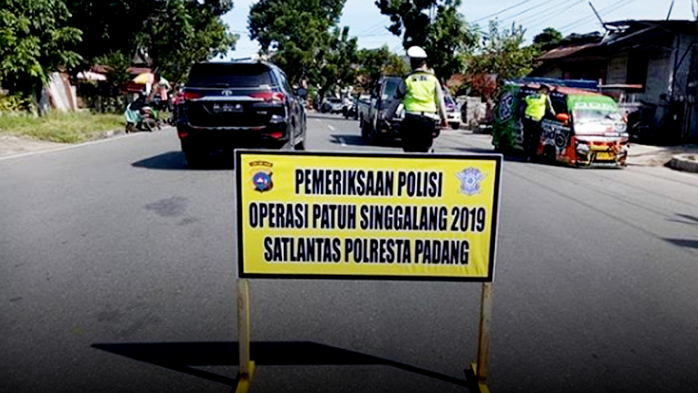 Ditlantas Polda Sumbar dan Polres jajaran melaksanakan Operasi Patuh Singgalang 2023 yang berlangsung selama 14 hari. Kegiatan ini dimulai