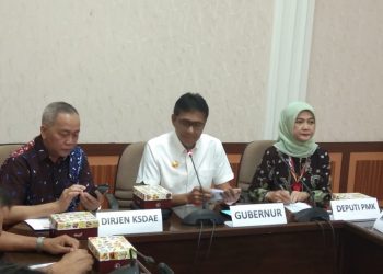 Gubernur Sumbar Irwan Prayitno membahas kawasan Alam Tropical Rainforest Heritage Of Sumatra (THRS) pada Taman Nasional Kerinci Seblat (TNKS) yang kini berstatus List of World Heritage in Danger atau warisan dunia dalam bahaya (ist)